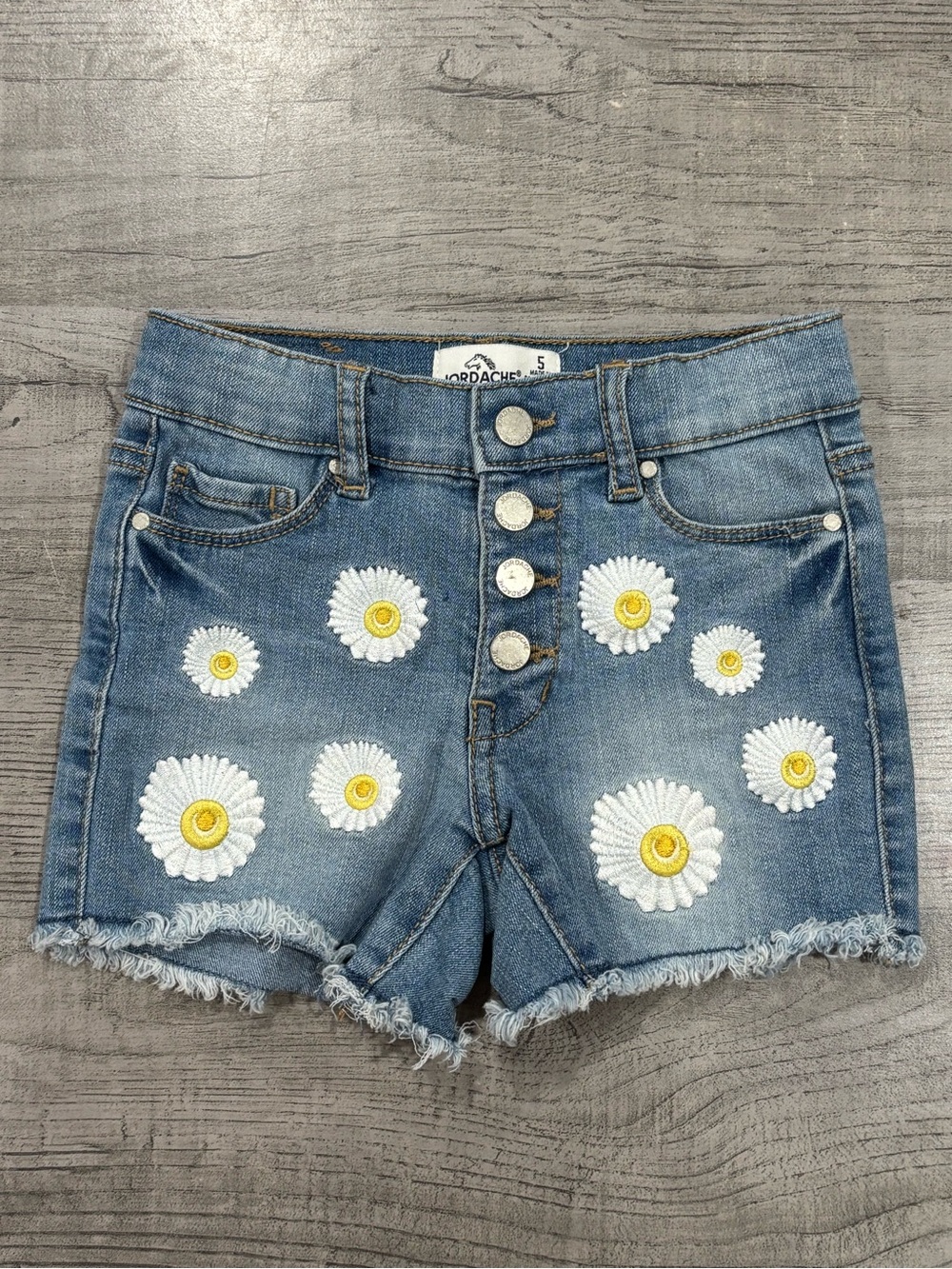 Girls Jordache Light Blue Denim Daisy Patch Button-Front Shorts Size 5 (youth)
